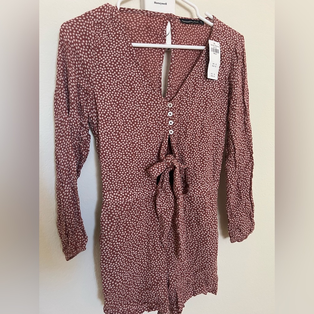 NWT Abercrombie long sleeves romper